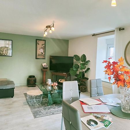Les Appartements Du Marche Динан Экстерьер фото