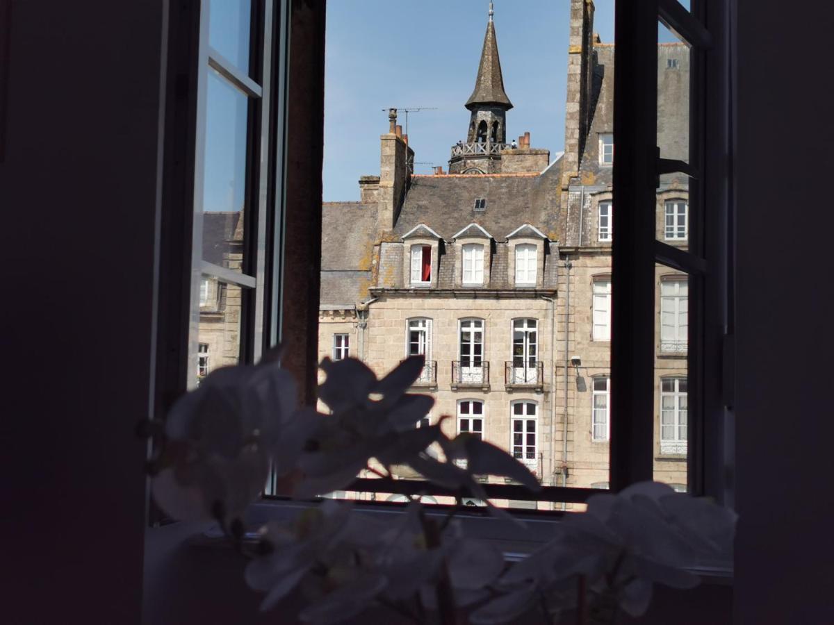Les Appartements Du Marche Динан Экстерьер фото